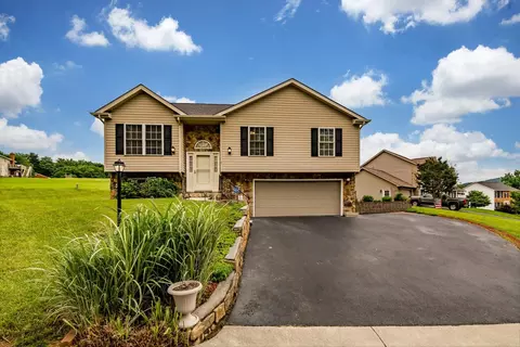 1632 Meadows Rd, Vinton, VA 24179 photo 1