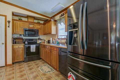 3762 Spradlin Rd, Goodview, VA 24095 photo 15