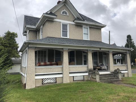 230 E Hawthorne St, Covington, VA 24426 photo 1