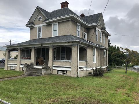 230 E Hawthorne St, Covington, VA 24426 photo 2