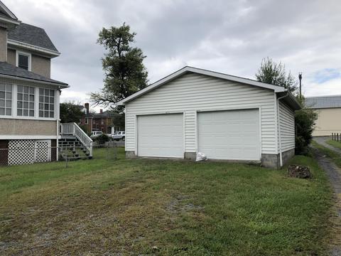 230 E Hawthorne St, Covington, VA 24426 photo 4