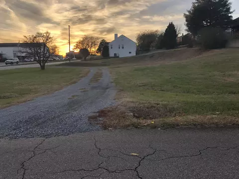 1230 E Washington Ave, Vinton, VA 24179