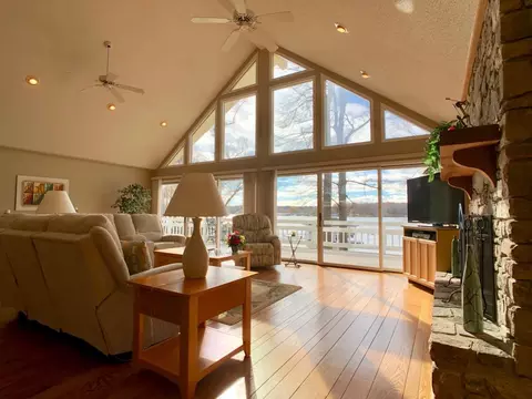 20 Lands End Rd, Penhook, VA 24137 photo 2