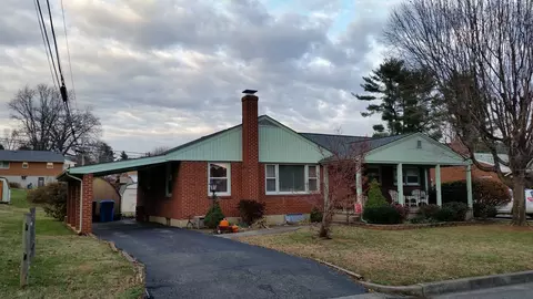 142 Frontier Rd NE, Roanoke, VA 24012 photo 2