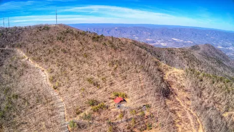 7835 Honeysuckle Rd, Bent Mountain, VA 24059 photo 10