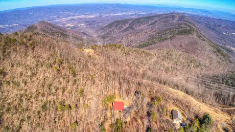 7835 Honeysuckle Rd, Bent Mountain, VA 24059 photo 8