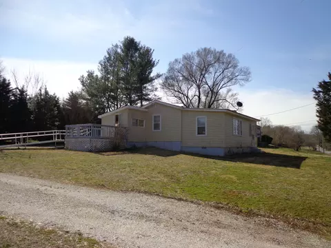 172 Lowe St, Buchanan, VA 24066 photo 2