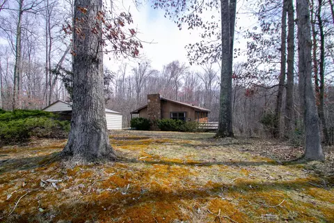1160 Thrasher Ln, Goodview, VA 24095 photo 2