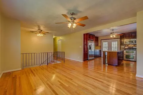 356 Ingal Blvd, Salem, VA 24153 photo 8