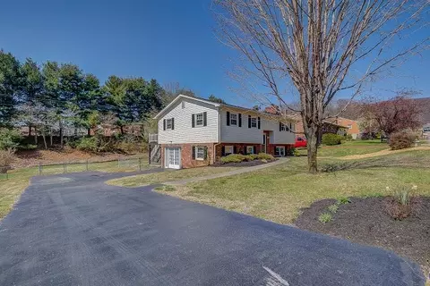 356 Ingal Blvd, Salem, VA 24153 photo 5