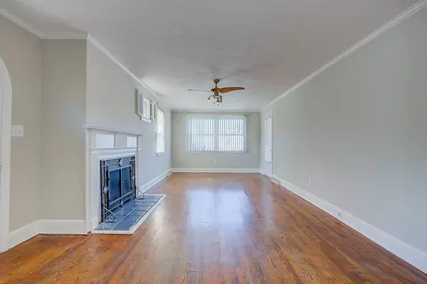 715 E Main St, Bedford, VA 24523 photo 3
