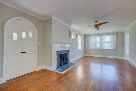 715 E Main St, Bedford, VA 24523 photo 2
