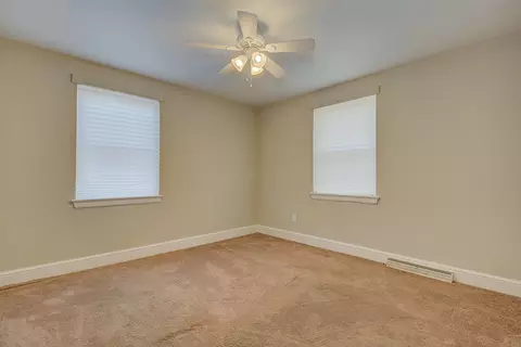 715 E Main St, Bedford, VA 24523 photo 5