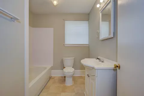 715 E Main St, Bedford, VA 24523 photo 4
