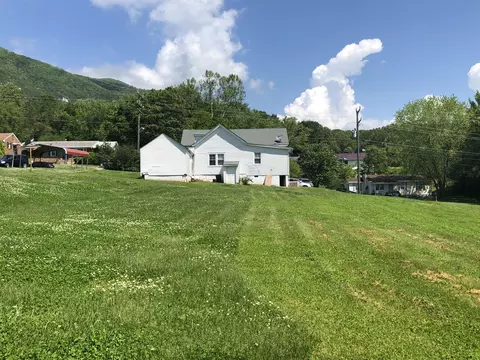 443 2nd St, Buchanan, VA 24066 photo 4