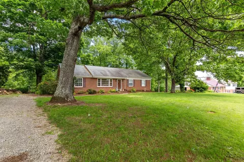 226 Arthur Cir, Ferrum, VA 24088 photo 2