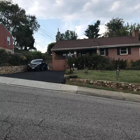 318 Frontier Rd NE, Roanoke, VA 24012 photo 2