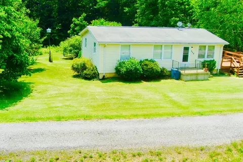 307 Second Ave, Clifton Forge, VA 24422 photo 2