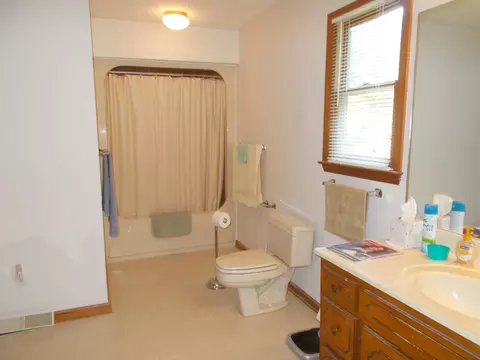 2220 Yorkshire Dr, Sandy Level, VA 24161 photo 7