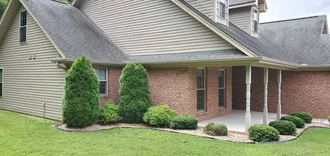201 Laurel Ct, Stuart, VA 24171 photo 2