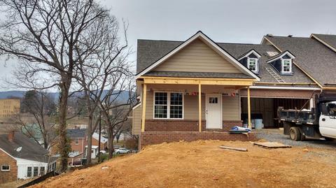 515 E Burwell St, Salem, VA 24153 photo 2