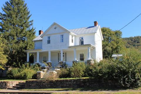 148 Boyd St, Buchanan, VA 24066 photo 1