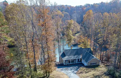 42 Windward Pointe Dr, Moneta, VA 24121 photo 2