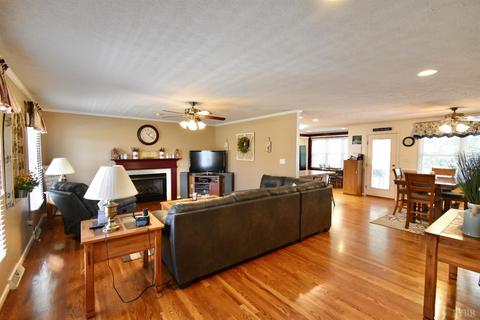 1086 Steeplechase Dr, Evington, VA 24550 photo 5