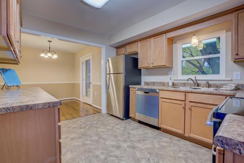 611 E Augusta Ave, Vinton, VA 24179 photo 3