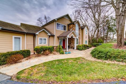 205 Mountain Shore Dr, Penhook, VA 24137 photo 2