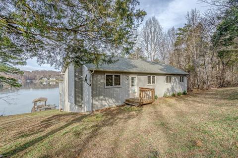 6493 Horseshoe Bend Rd, Goodview, VA 24095 photo 3