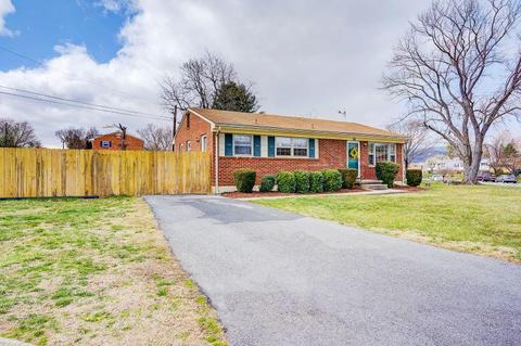800 Pyrtle Dr, Salem, VA 24153 photo 2