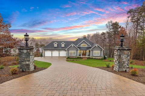 118 E View Cir, Penhook, VA 24137 photo 1