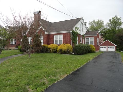 232 E Gray St, Covington, VA 24426 photo 2