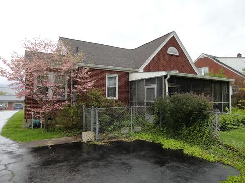 232 E Gray St, Covington, VA 24426 photo 3