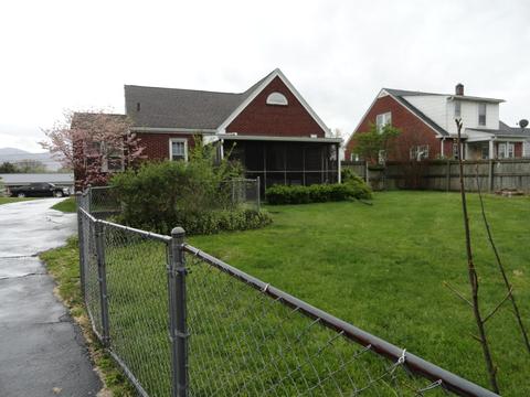 232 E Gray St, Covington, VA 24426 photo 5