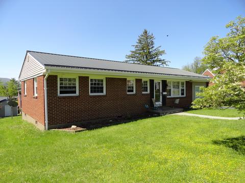 235 E Gray St, Covington, VA 24426 photo 3