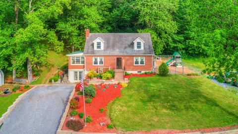 398 Boyd St, Buchanan, VA 24066 photo 1