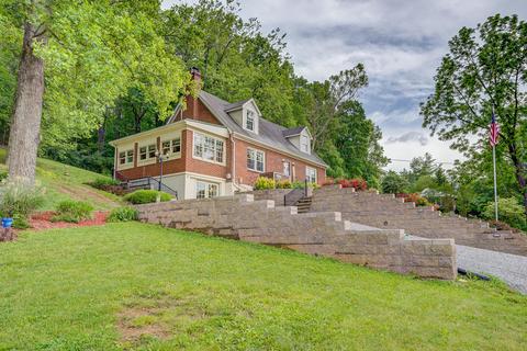 398 Boyd St, Buchanan, VA 24066 photo 2