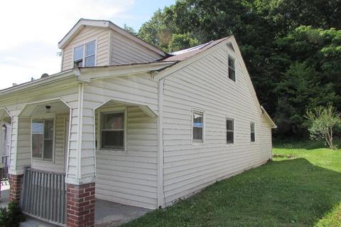 526 E Pine St, Covington, VA 24426 photo 2