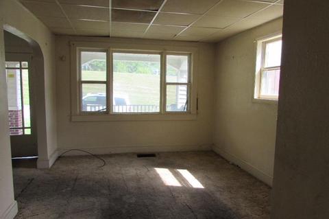 526 E Pine St, Covington, VA 24426 photo 6