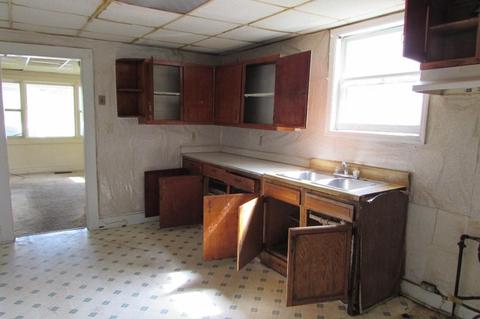 526 E Pine St, Covington, VA 24426 photo 7