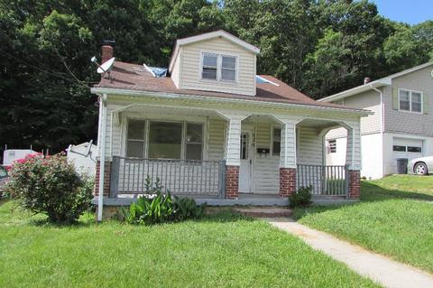 526 E Pine St, Covington, VA 24426 photo 1