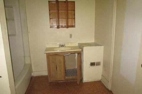 526 E Pine St, Covington, VA 24426 photo 9