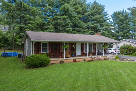 472 3rd St, Buchanan, VA 24066 photo 1