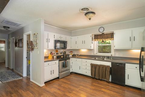 472 3rd St, Buchanan, VA 24066 photo 3