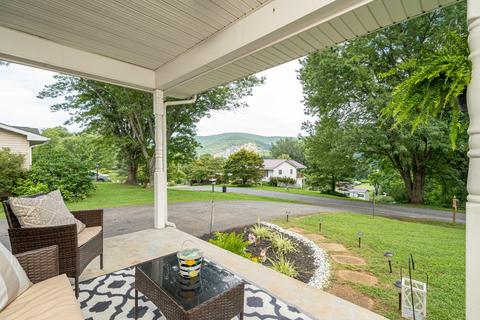 472 3rd St, Buchanan, VA 24066 photo 13