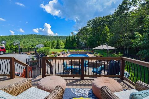 3817 Eagle Crest Dr, Roanoke, VA 24018 photo 3