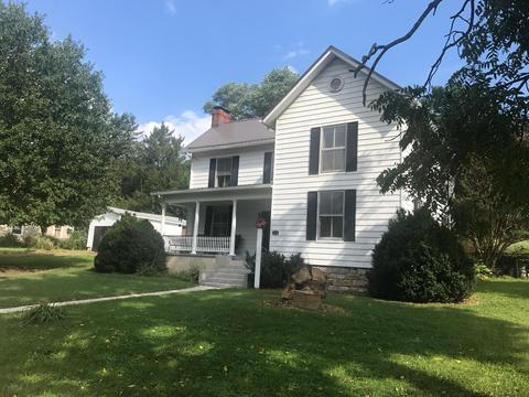 210 Boyd St, Buchanan, VA 24066 photo 2