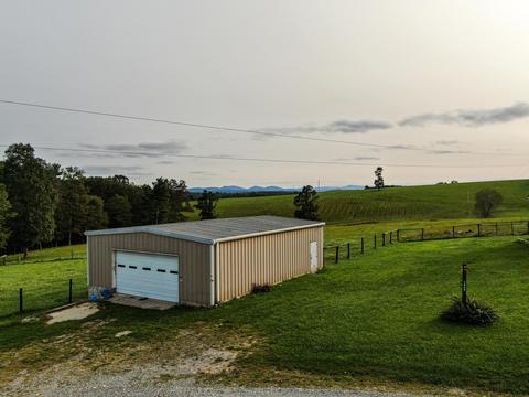 1040 Eanes Rd NE, Check, VA 24072 photo 4